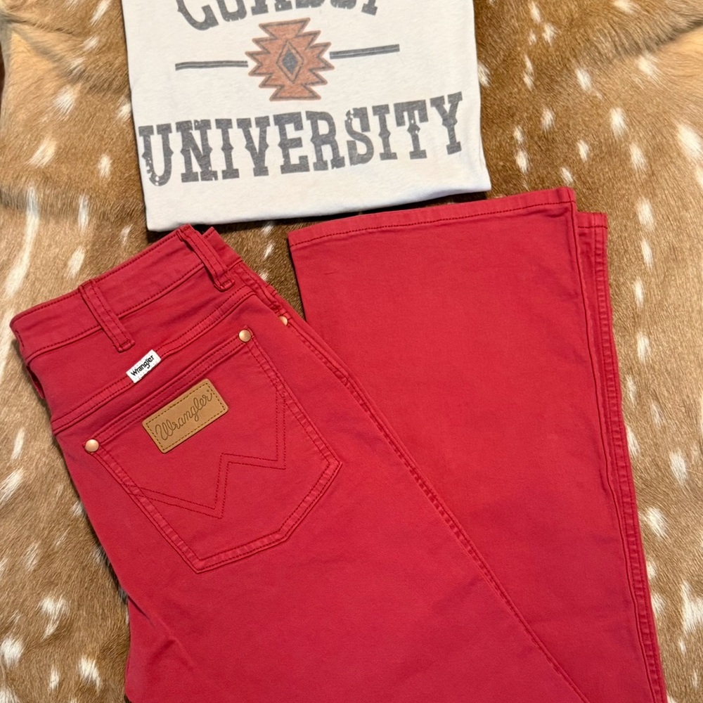 Brand New! Boutique Wrangler Red Jeans and Wild Junkie Boutique T-Shirt (Small)
